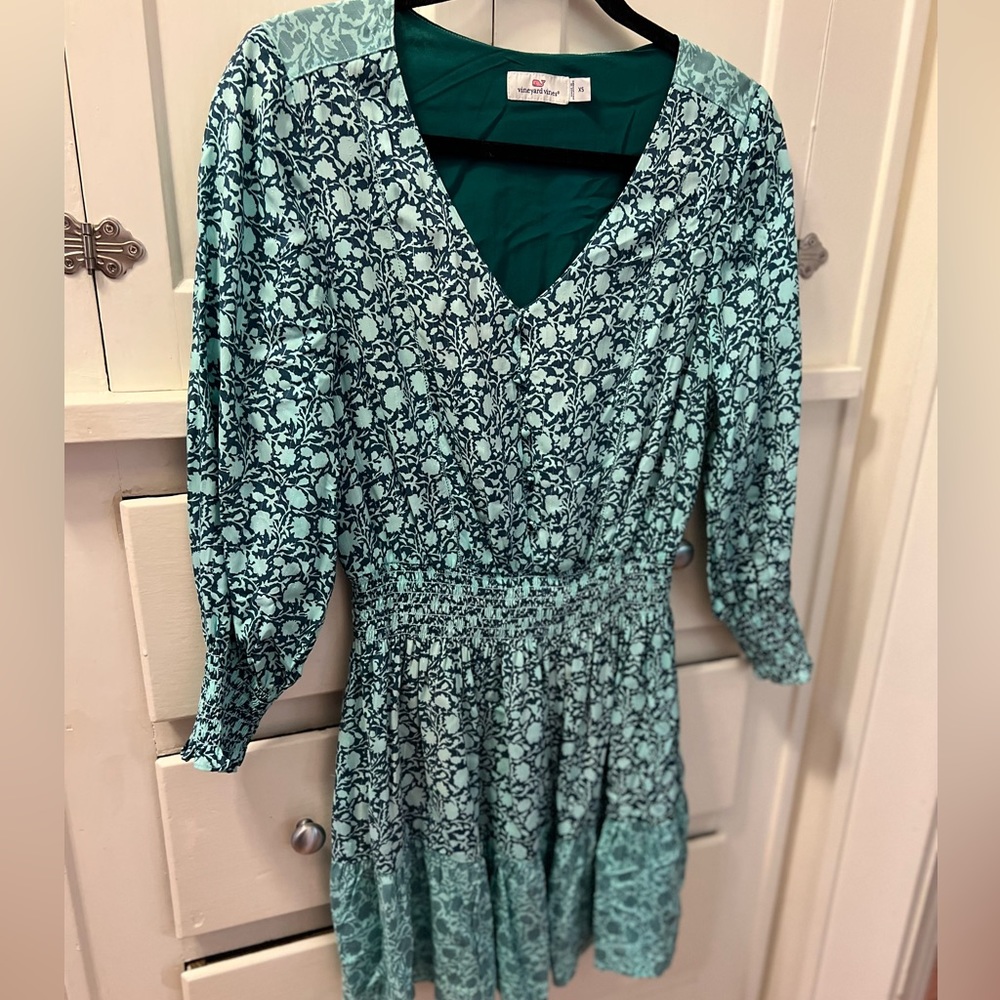 ❤️ VINEYARD VINES Floral Smocked Mini Dress Like new only worn a couple …